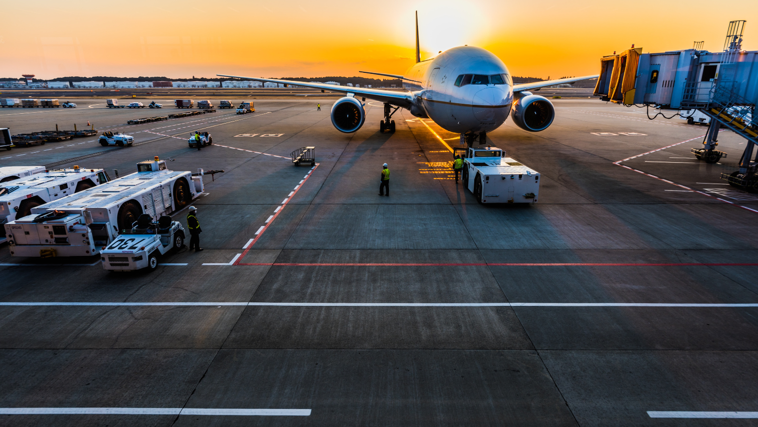 Image of a plane at standstill at the airport 