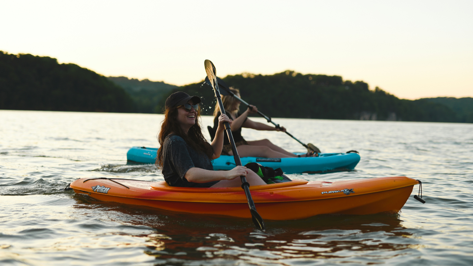 2 people kayaking I South Western Railway