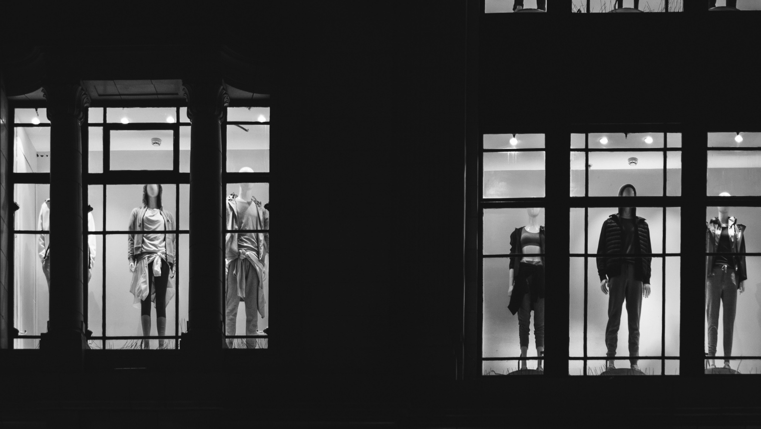Manikins behind a shop window 