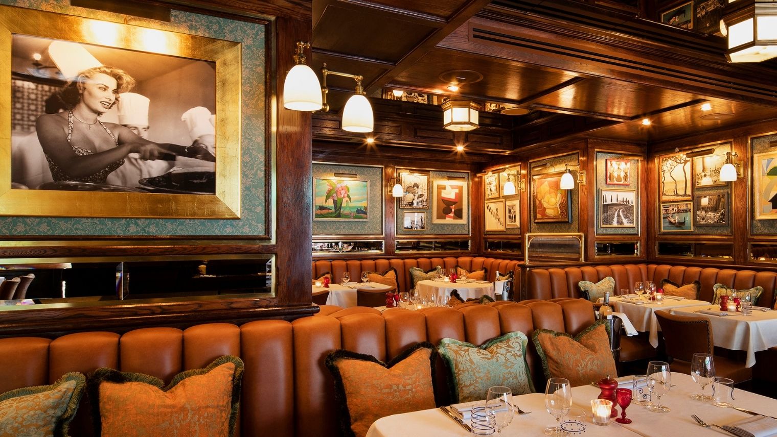 Interior of Harry's Bar, Bond Street