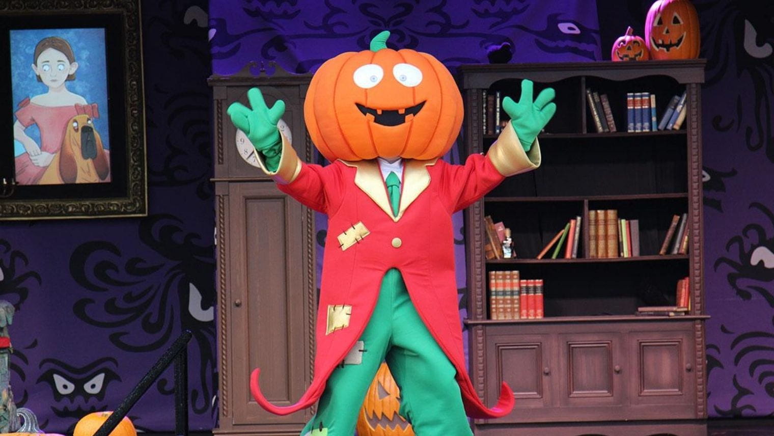 Pickles the Pumpkin at Paultons Park