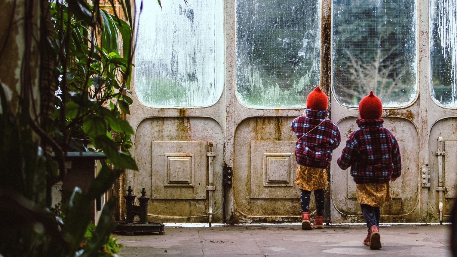 Children exploring Kew Bridge